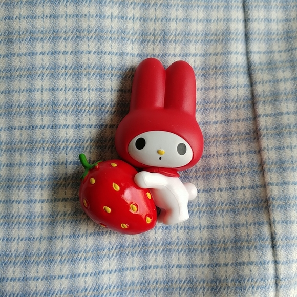 Sanrio My Melody mini vinyl figure - Strawberry - Picture 1 of 2